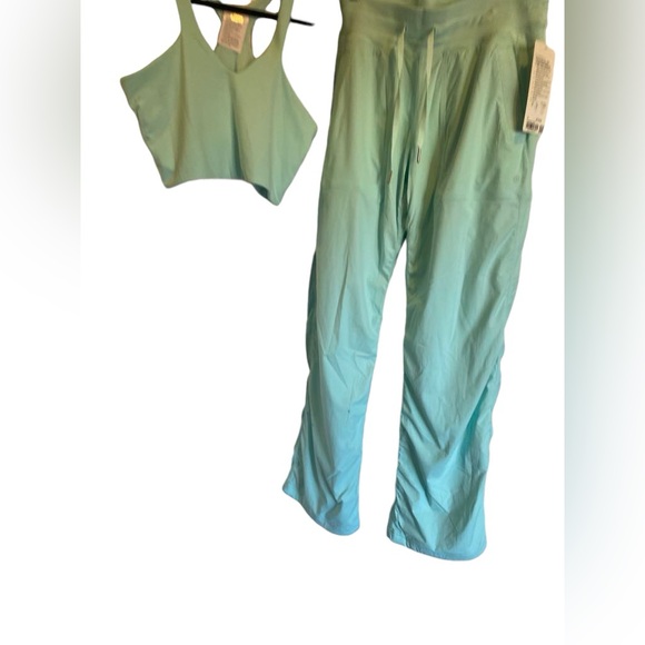 NWT Lululemon dance studio pant and bra set Size 8 - Picture 2 of 9